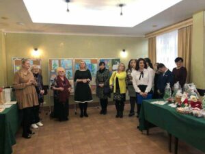 Powitanie gości na uroczystym podsumowaniu konkursu - Przedstawiciela Rady Osiedla, Kierownika i pracowników Schroniska Młodzieżowego, Wicedyrektorów, nauczycieli  i uczniów SOSW