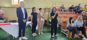 Ceremonia otwarcia zawodów - Dyrektor i Wicedyrektor oraz nauczyciele SOSW