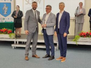 Prezydent Olsztyna Robert Szewczyk, Prezes Banku Żywności Marek Borowski i Dyrektor SOSW Marcin Raszewski